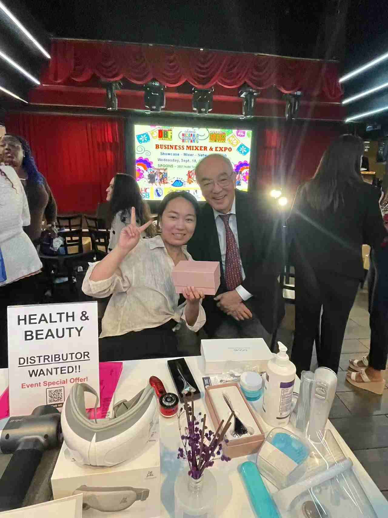 树立美容行业风向标,推动中美美业迈向更高峰 ——中美商业协会座谈会纪要(图8) 树立美容行业风向标,推动中美美业迈向更高峰 ——中美商业协会座谈会纪要(图8)